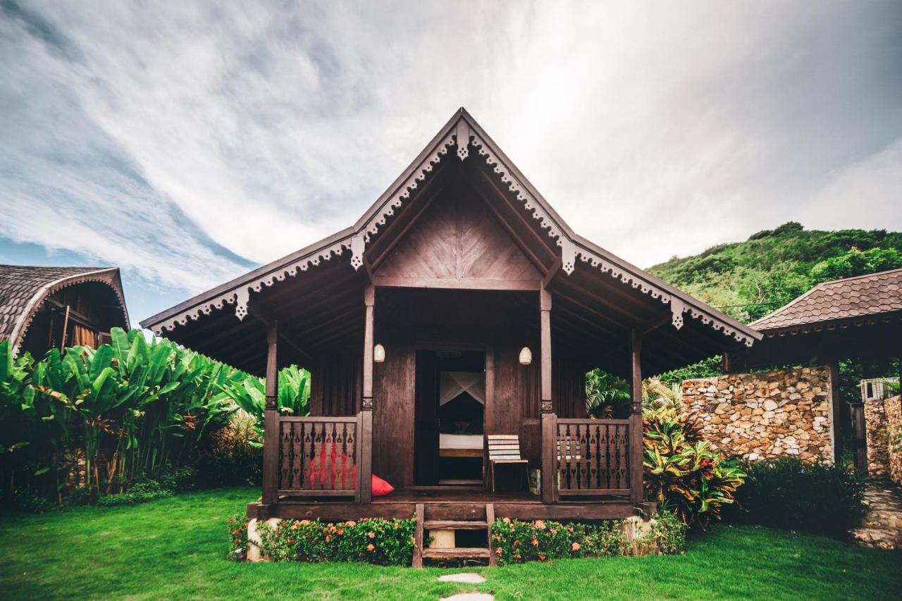 Ellya Areguling, For 8-10 Pax Kuta (Lombok)