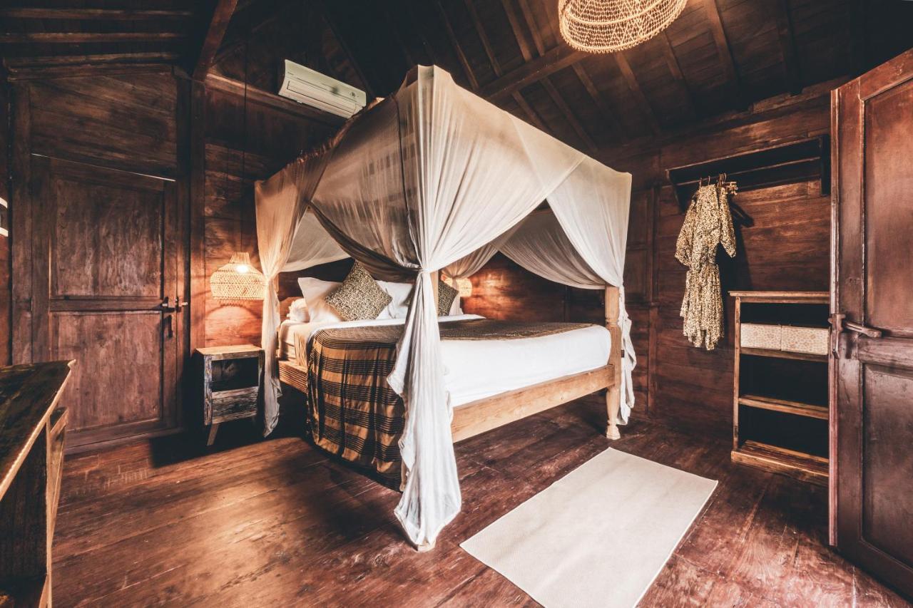 Ellya Areguling, For 8-10 Pax * Kuta (Lombok)