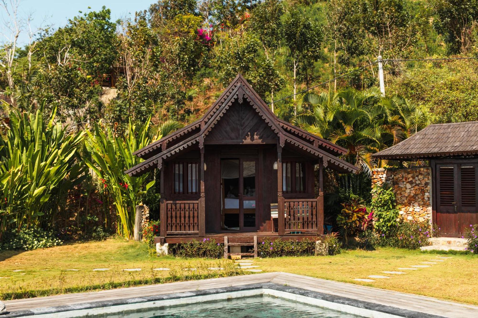 Ellya Areguling, For 8-10 Pax Villa *
